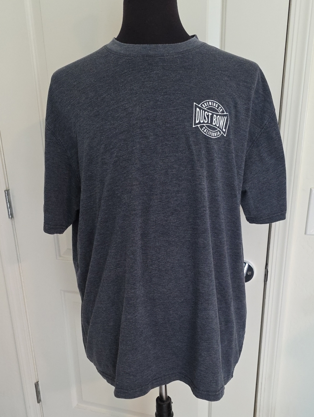 Dust Bowl Brewing Men's Short-Sleeve Crew Tee in Heather Charcoal